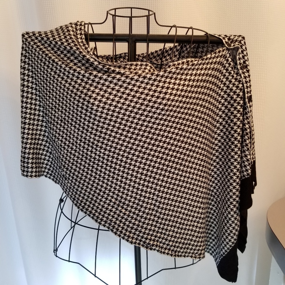 Houndstooth wrap